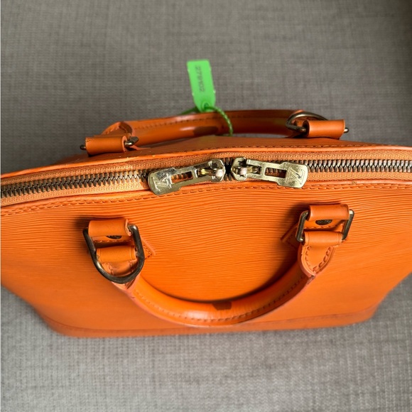 Louis Vuitton Alma - Picture 4 of 16